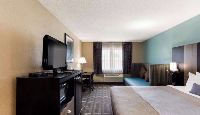 Quality Inn Galesburg near US Highway 34 and I-74