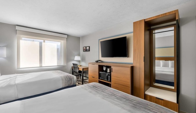 AmericInn by Wyndham Delafield-Waukesha-Milwaukee