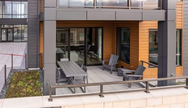 Luxe Downtown Holland 2BR Condo Walkable Parking + Gym