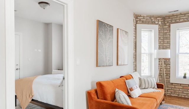Comfy and Chic Escape 2BR and 2BA in Little India