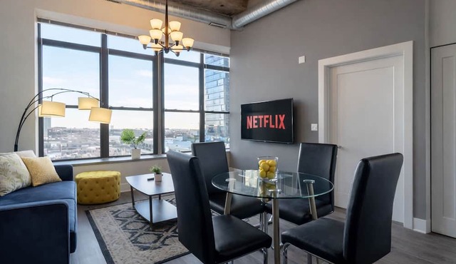 Bright & Stylish 2BR Family Unit Near McCormick Place & Grant Park