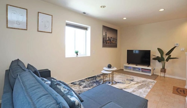 Cozy Chicago Suburban Apartment