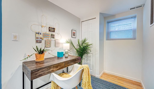 Centrally Located Swedish Design Andersonville 2bd by AllSet Turnover