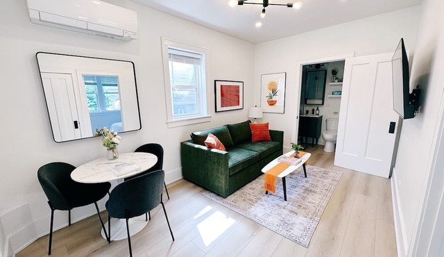 Cozy Neighborhood Escape: Near Northwestern-Chicago-Beaches & More