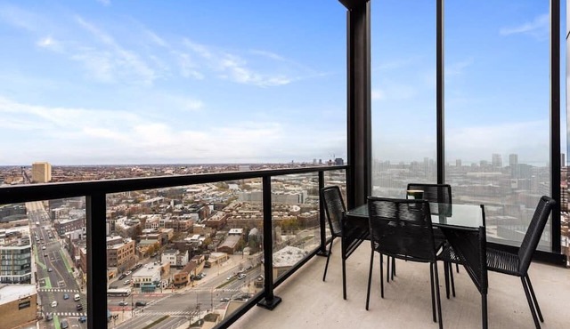 Top of River West: Luxe Penthouse for Groups
