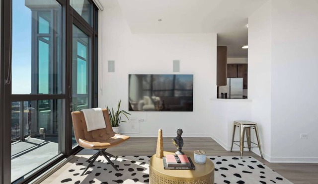 Sky-High 3BR Penthouse in West Loop
