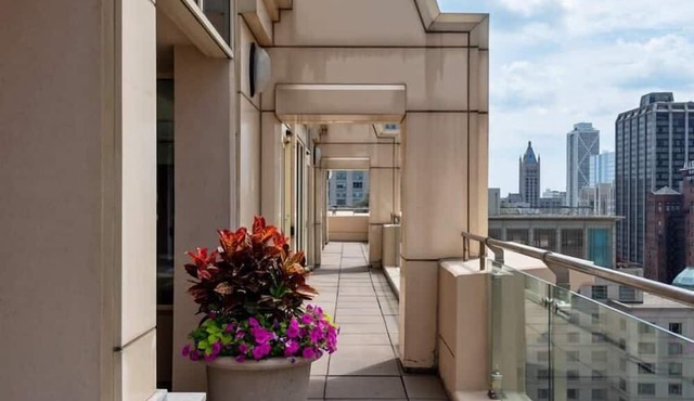 2BR near Riverwalk + downtown access