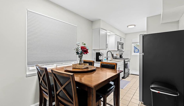 Prime Location! King Bed near Mt. Clemens Downtown