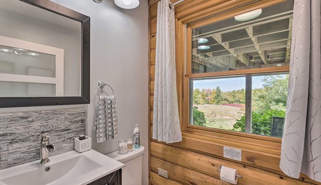 Cozy Wisconsin Studio, 11 Mi to Lake Geneva!