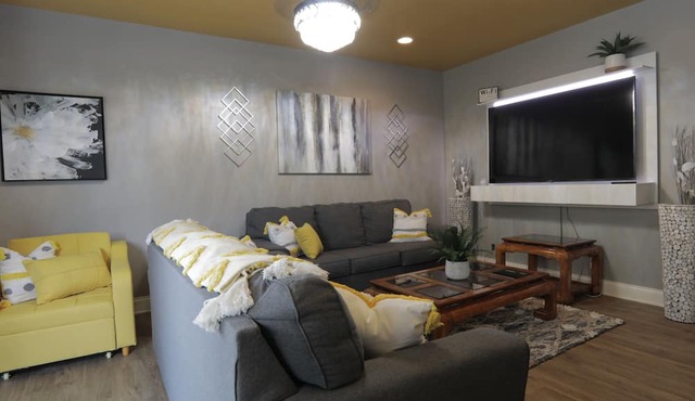 Luxury Boutique Style 1 Bdrm Condo in Downtown Location