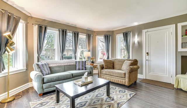 Pet-Friendly Family Apartment - Near NU Campus!