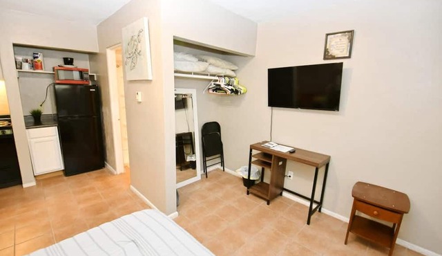 Small Studio apartment close to ND! (1309.20)