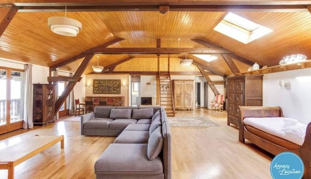 Bergerie – Loft Apartment with Panoramic Lake & Mountain Views