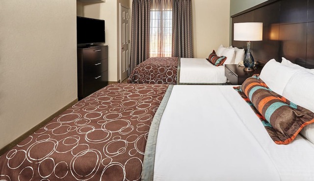 Equipped Corporate Center Suite with Pool Access + Free Breakfast