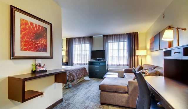 Free Breakfast. Pool. Downtown Location. Great for Business Travelers!