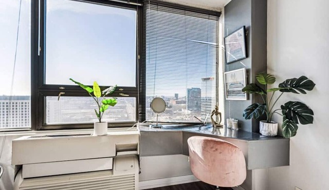 MICH AVE, Downtown, Grant Park 2bd/2ba #23