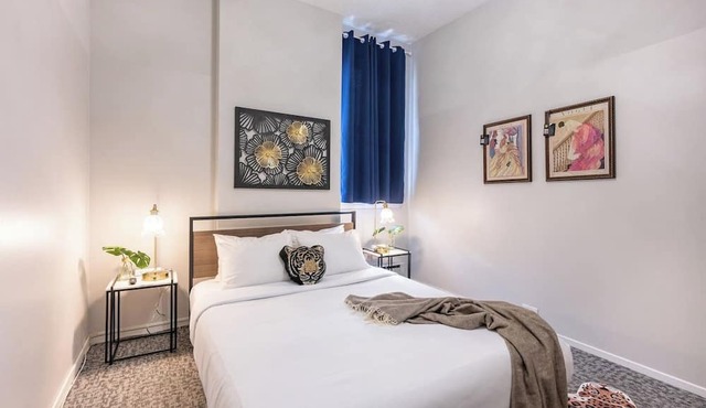 Downtown Penthouse #1 | Vintage 2bd (+Gym)