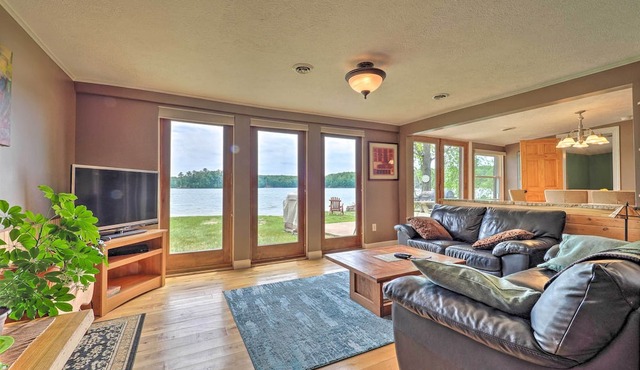 13 Mi to Dtwn: Lakefront Cottage w/Dock