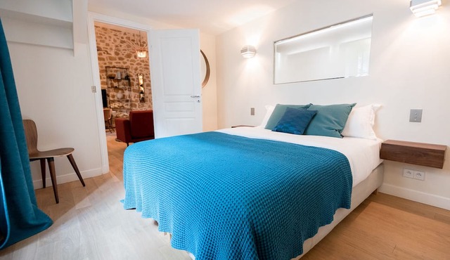 MARAIS, DUPLEX, STONE WALLS, 2 BATHROOMS 30–60 days ahead? Private offer. OL-VAs