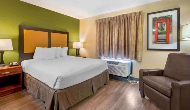 1 Queen Bed | Non-Smoking, Kitchen