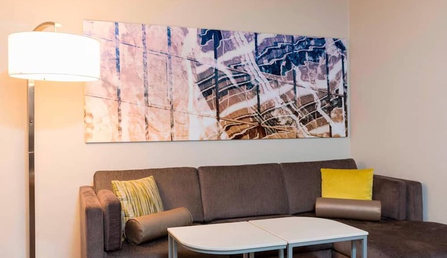 2 Clean Suites Ideal for Groups & Families + Convenient Airport Access Nearby