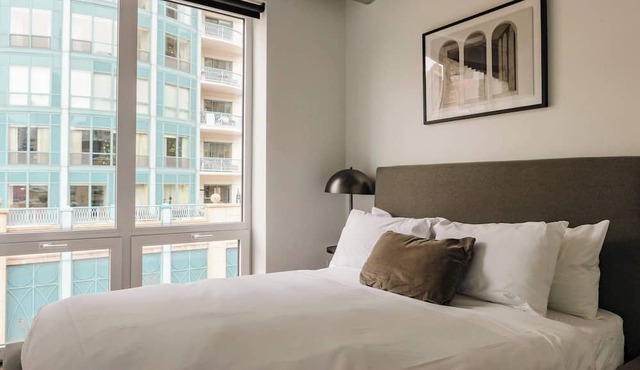 Luxury Designer Loft 302 | River North
