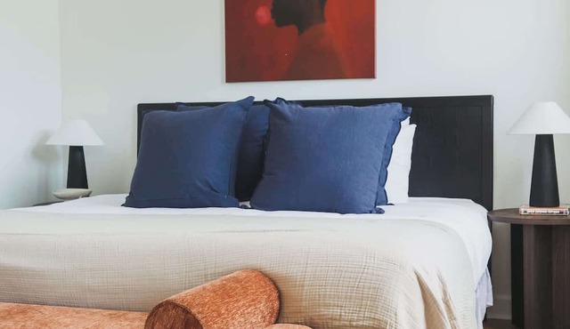 Luxury Designer Apartment 1202|Gold Coast/Old Town