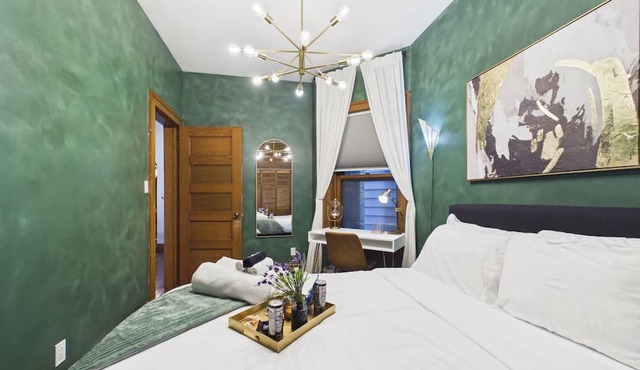 3BR Art Deco retreat with garage.