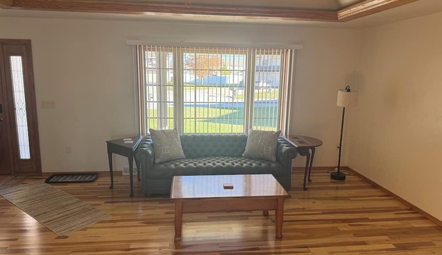 Lovely 3-bedroom condo with AC in De Pere, WI. 10 min drive from Lambeau field.
