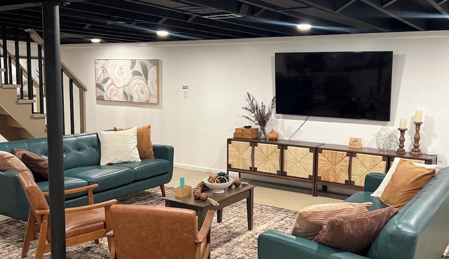 Cozy Garden Suite minutes from O'hare and Rosemont + Free Parking