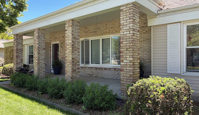 EAA Destination Home! 3 bedroom 2 1/2 bath and just 15 minutes from EAA!