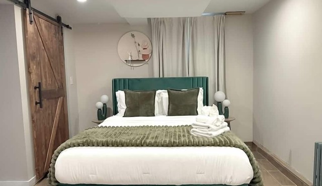 Studio Near Wrigley Sleeps 4 Games + Fireplace