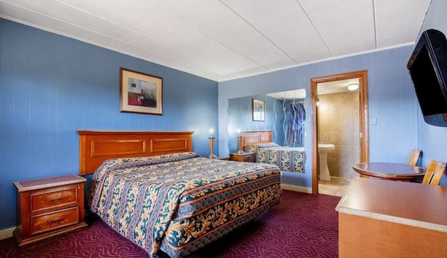 King Bed | Smoking|Chicago