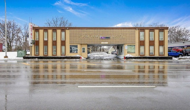 Peoria IL | King Bed