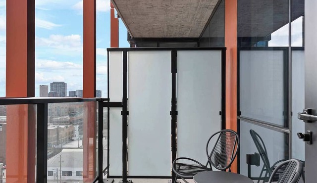Skyline Views in 3BR Apartment w/Top Amenities