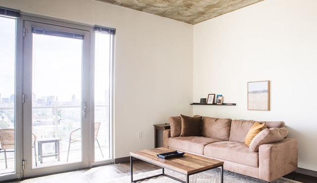 Luxury Studio Apt Near Brady St with Balcony and Lake View