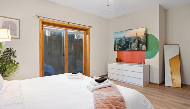Designer Apt, Billiards, Private Patio, 1 Parking