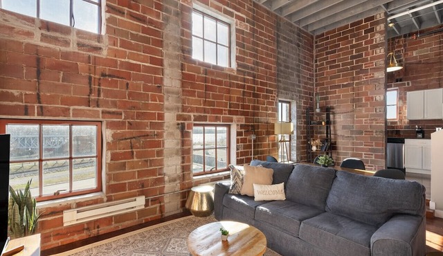 The Nelson Lofts Penthouse (2BR)