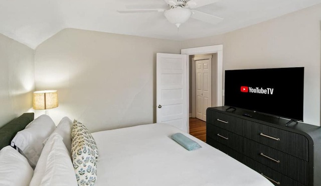 Great for families DT Libertyville Near Naval Base