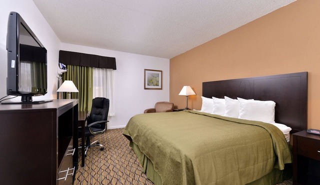 Quality Inn & Suites Matteson near I-57