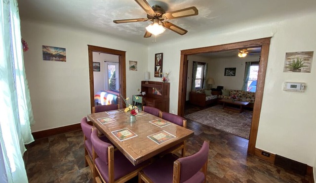 Hidden Charm Suites - TNT Suite, Downtown Retreat