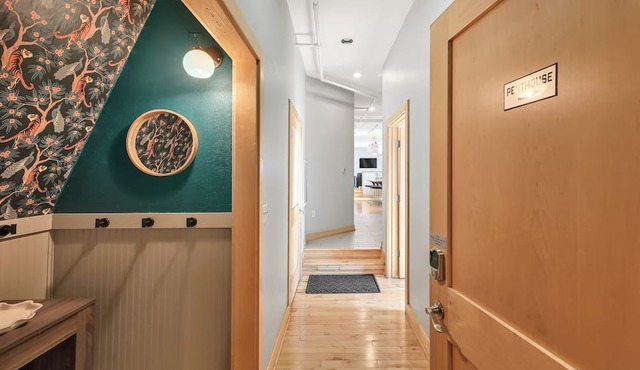 Penthouse Fiserv, Bars, Perks & Big City Views Downtown Milwaukee
