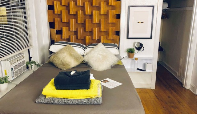 BOUTIQUE DESIGNER FLAT IN LINCOLN PARK