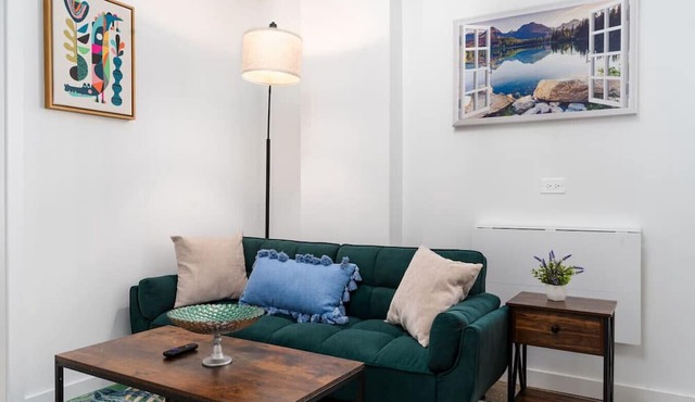 Elegant Style Loft Montrose|13 mins DT|4 mins Lake