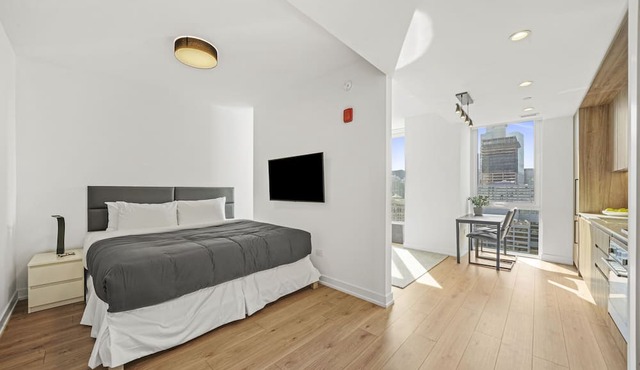 Stay Chic in Chicago: River North Suites w/Luxe Amenities & Prime Location!