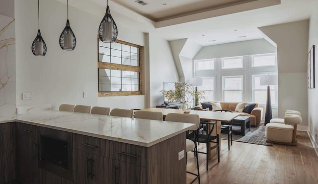 Luxury Designer Penthouse|Private Deck|Gold Coast