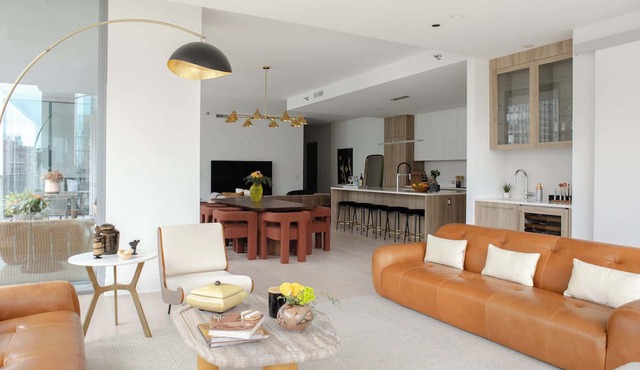 Luxury Penthouse: Iconic Views + Exclusive Comfort