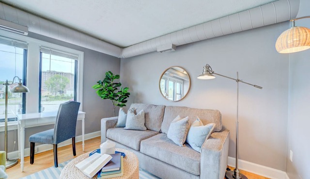 Coastal Vibes - Apt E
