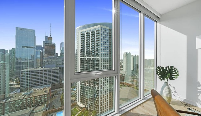 Stylish River North Suites Luxe Comfort Near Chicago’s Best Shopping & Nightlife