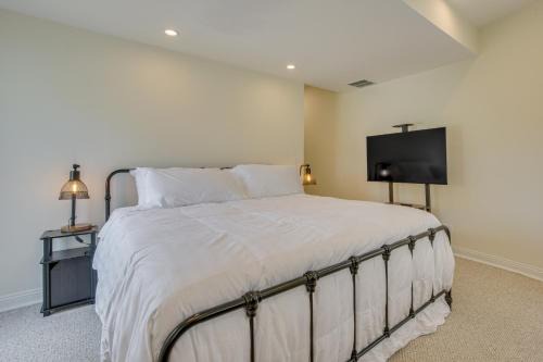 Steps to Lake & Beach! Multi-Level Oakland Haven